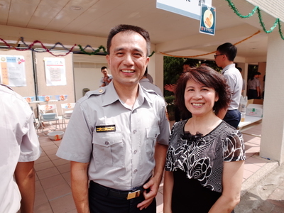 賴隊長與夫人光顧攤位